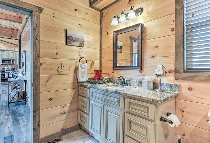 Smoky Mountain Hideaway W/ Hot Tub, Deck & Views!