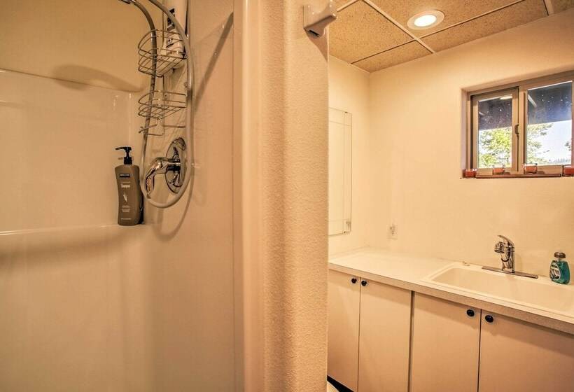 South Lake Coeur D Alene Home W/ Dock & Kayaks!