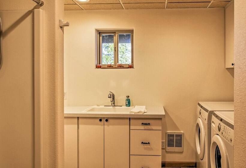 South Lake Coeur D Alene Home W/ Dock & Kayaks!