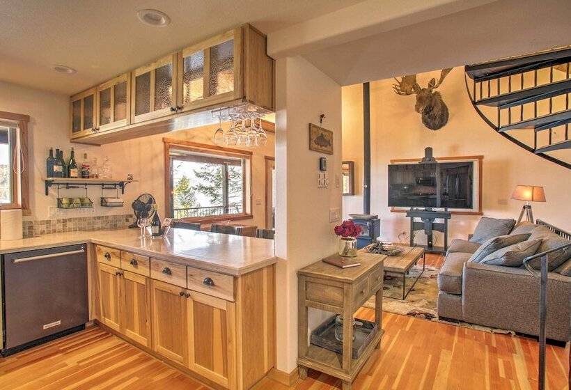 South Lake Coeur D Alene Home W/ Dock & Kayaks!