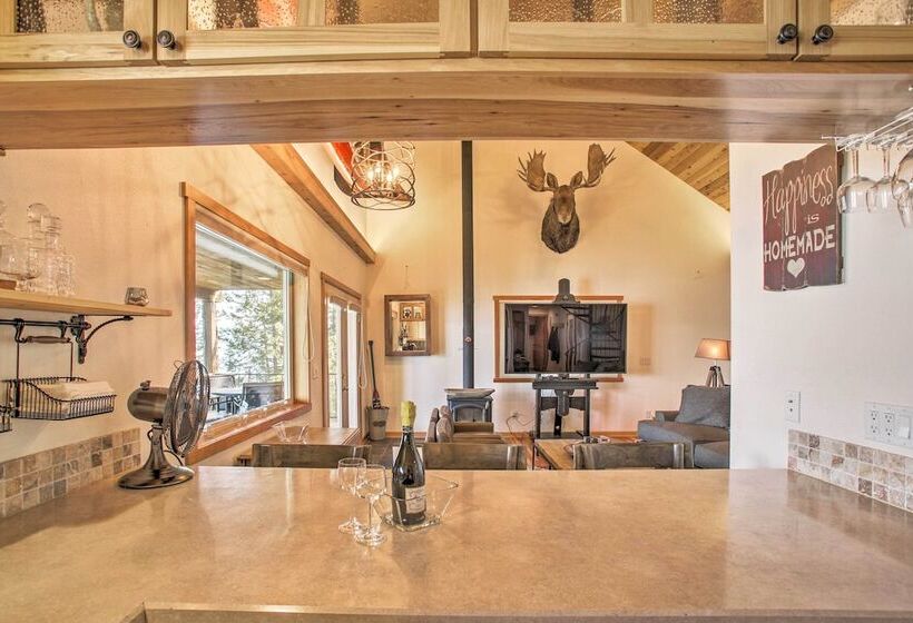 South Lake Coeur D Alene Home W/ Dock & Kayaks!