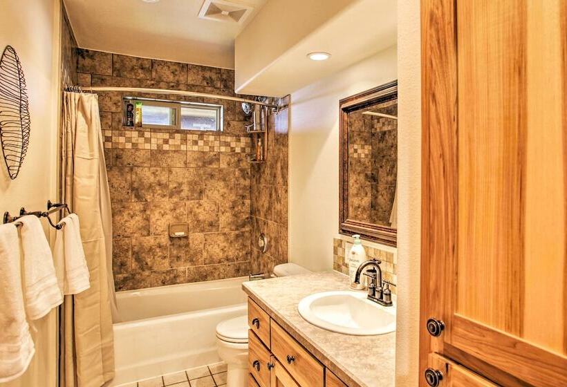 South Lake Coeur D Alene Home W/ Dock & Kayaks!