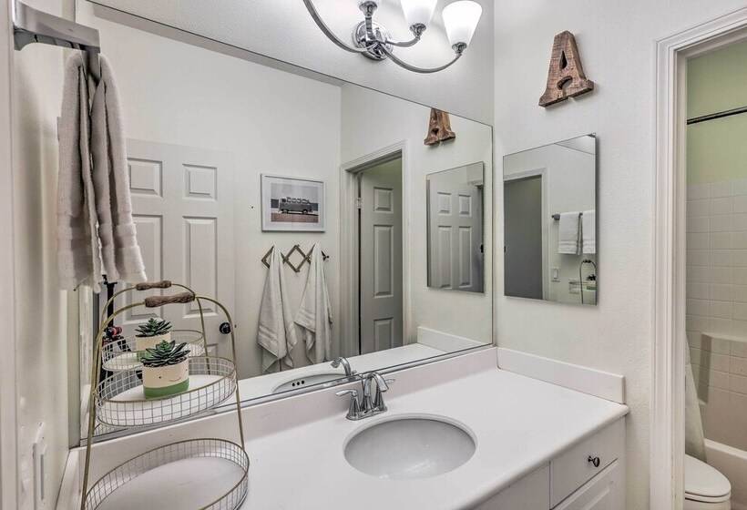 Spacious Bakersfield Home W/ Outdoor Pool!