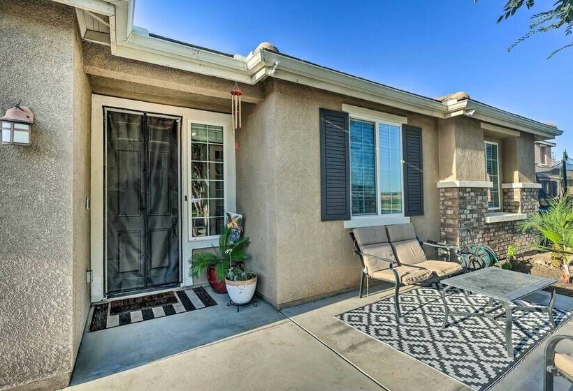 Spacious Bakersfield Home W/ Outdoor Pool!