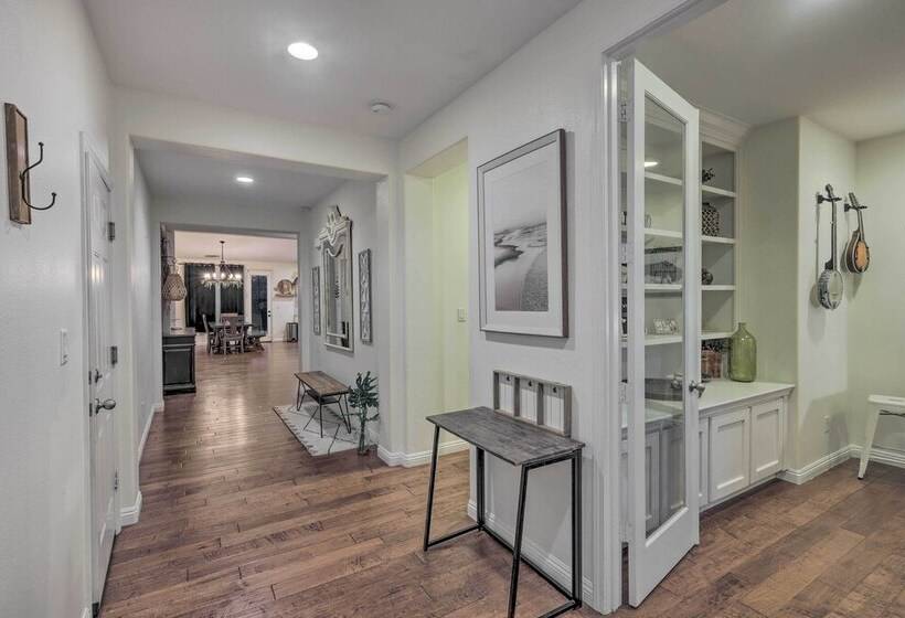 Spacious Bakersfield Home W/ Outdoor Pool!