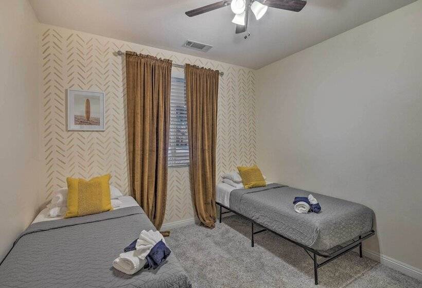 Spacious Bakersfield Home W/ Outdoor Pool!