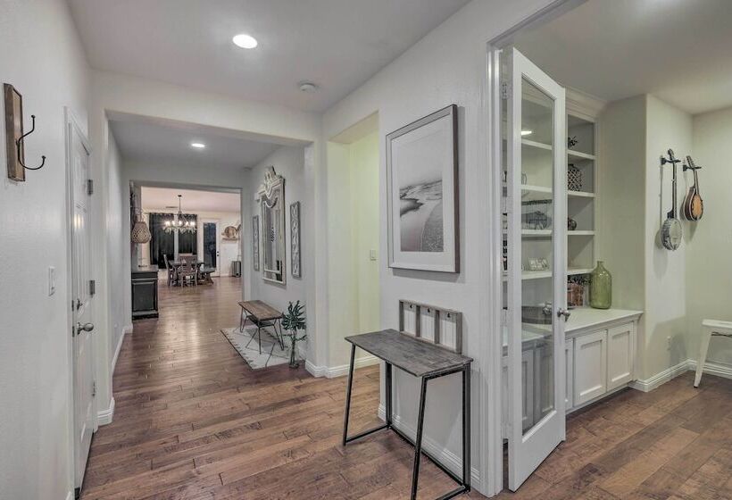 Spacious Bakersfield Home W/ Outdoor Pool!