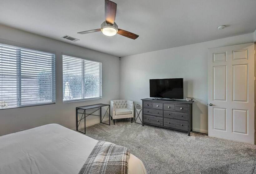 Spacious Bakersfield Home W/ Outdoor Pool!