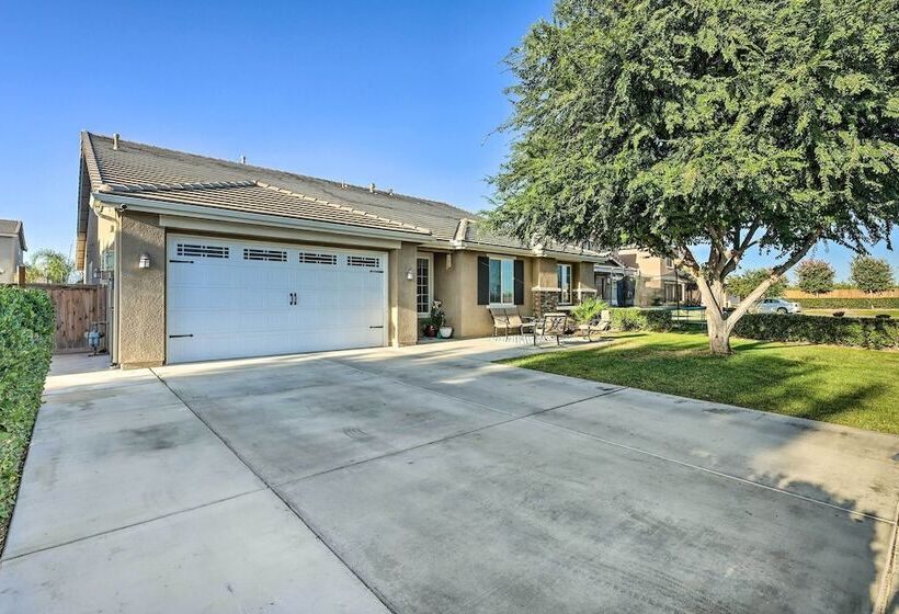 Spacious Bakersfield Home W/ Outdoor Pool!