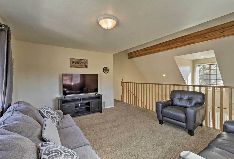 Family Home In Flagstaff W/ Surrounding Mtn Views!