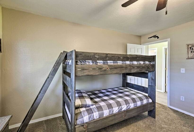 Family Home In Flagstaff W/ Surrounding Mtn Views!