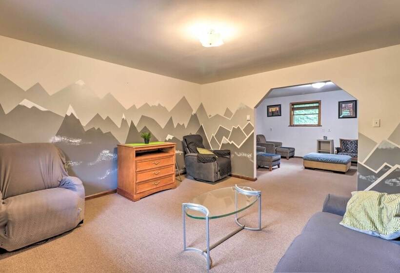 Spacious Tobyhanna Family Home: Pool/beach Access!