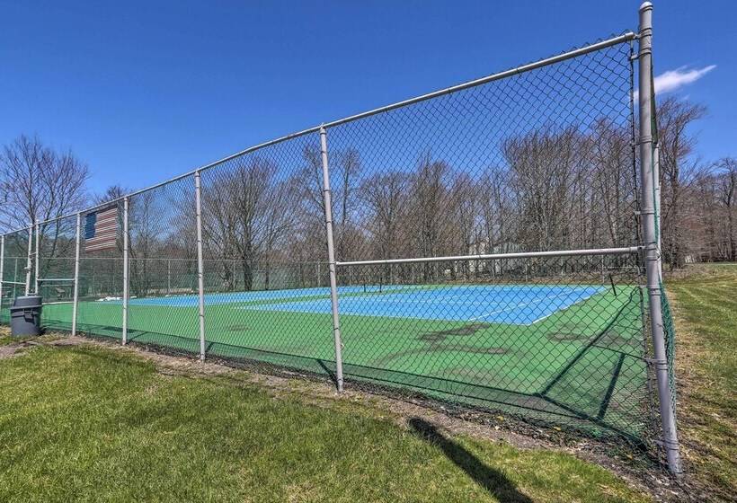 Spacious Tobyhanna Family Home: Pool/beach Access!