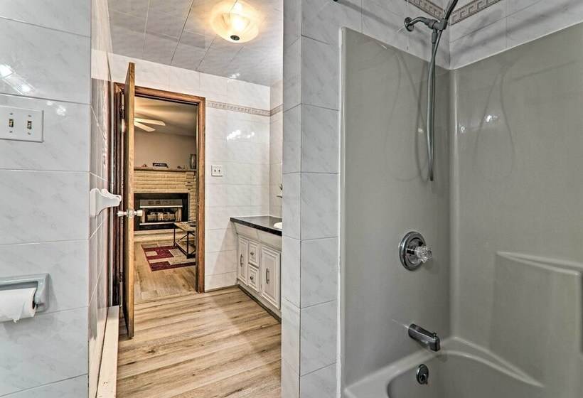 Spacious Tobyhanna Family Home: Pool/beach Access!