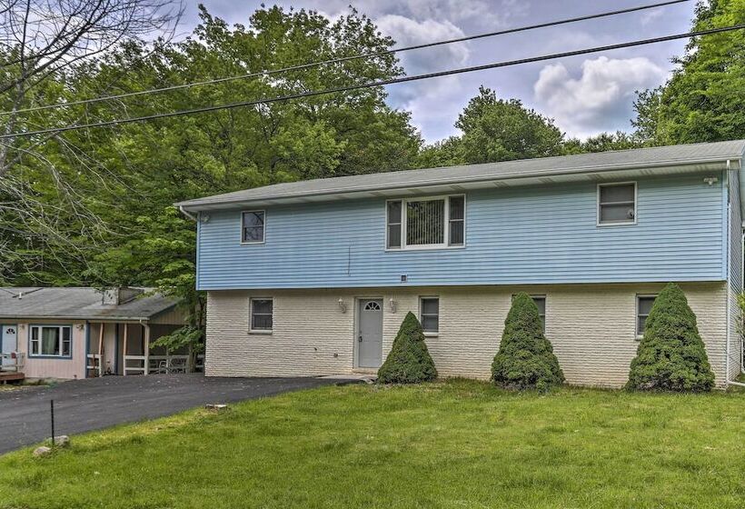 Spacious Tobyhanna Family Home: Pool/beach Access!