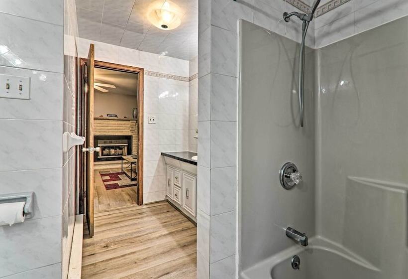 Spacious Tobyhanna Family Home: Pool/beach Access!