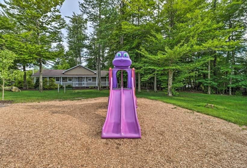 Spacious Tobyhanna Family Home: Pool/beach Access!