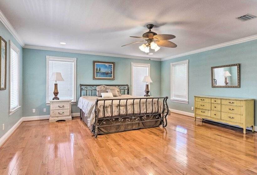 Spacious Gulf Shores Home: Private Pool + Deck!