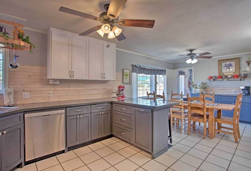 Walk To Lake Texoma: Family Friendly Retreat!