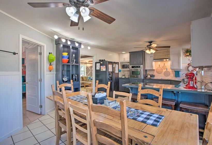 Walk To Lake Texoma: Family Friendly Retreat!