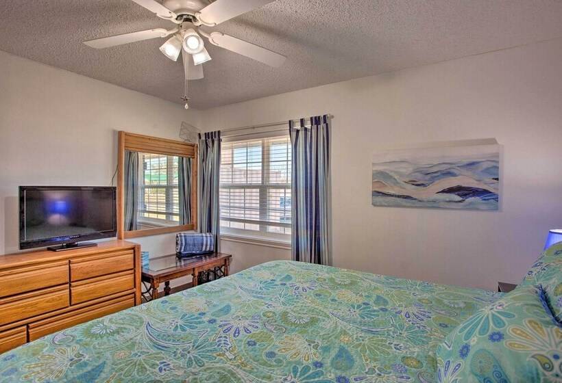 Walk To Lake Texoma: Family Friendly Retreat!