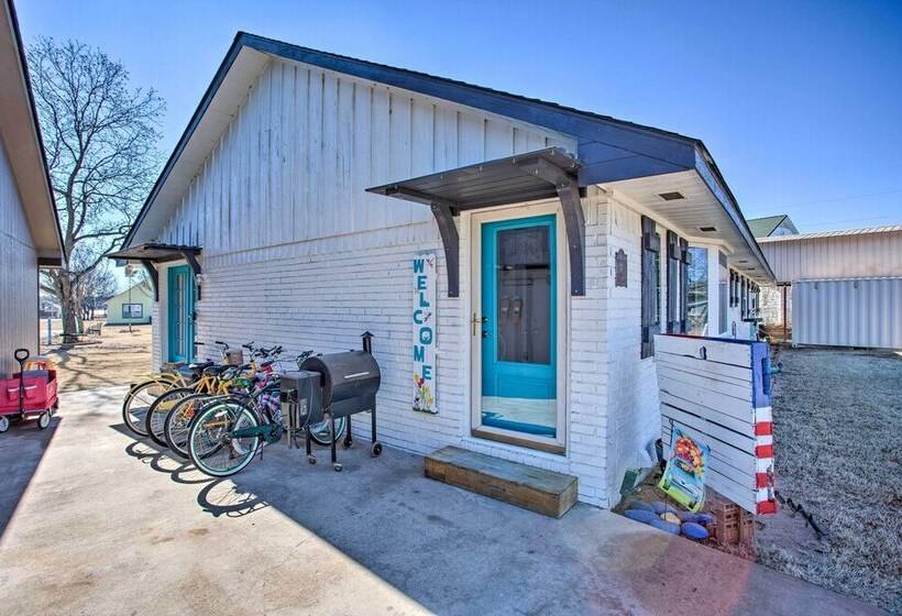 Walk To Lake Texoma: Family Friendly Retreat!