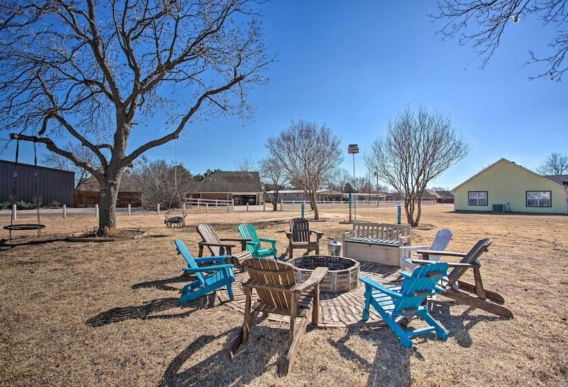 Walk To Lake Texoma: Family Friendly Retreat!