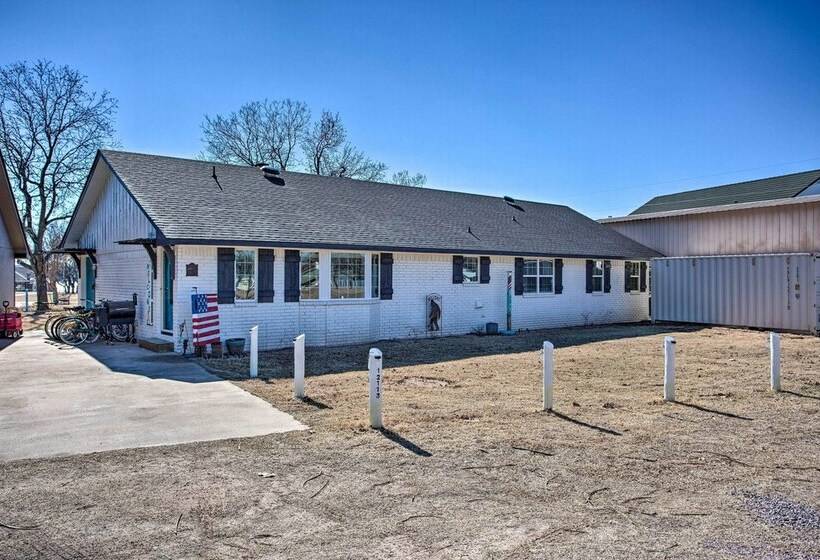 Walk To Lake Texoma: Family Friendly Retreat!