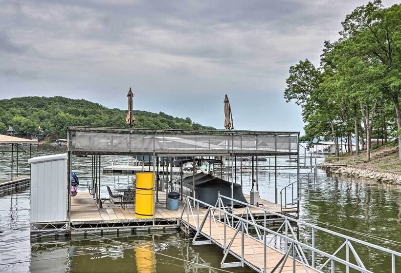 Lakefront Haven: Family Friendly Sunrise Beach Gem