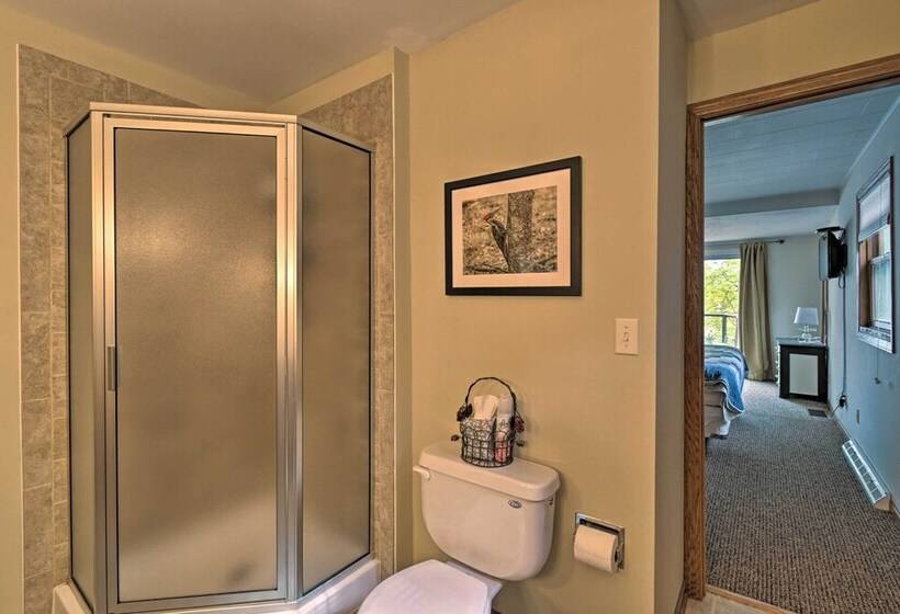 Spacious Lakehouse W/ Deck, Kayaks, & Dock!