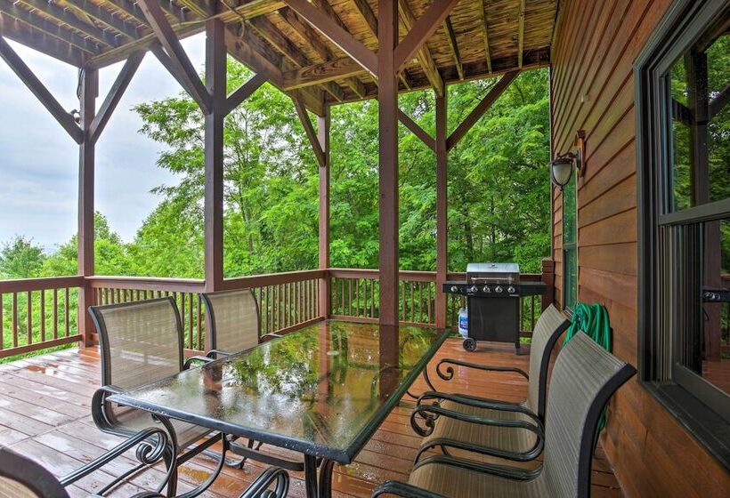 Spacious Murphy Cabin W/ Game Rooms + Mtn Views!