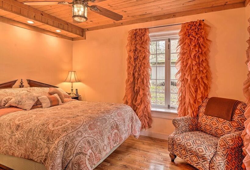 Tranquil Smoky Mountain Cabin W/ Porch & Fire Pit