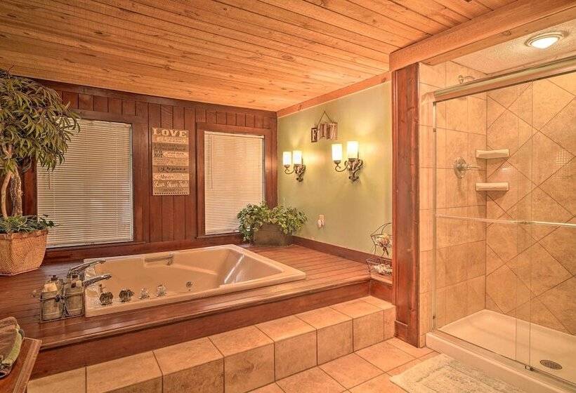 Tranquil Smoky Mountain Cabin W/ Porch & Fire Pit