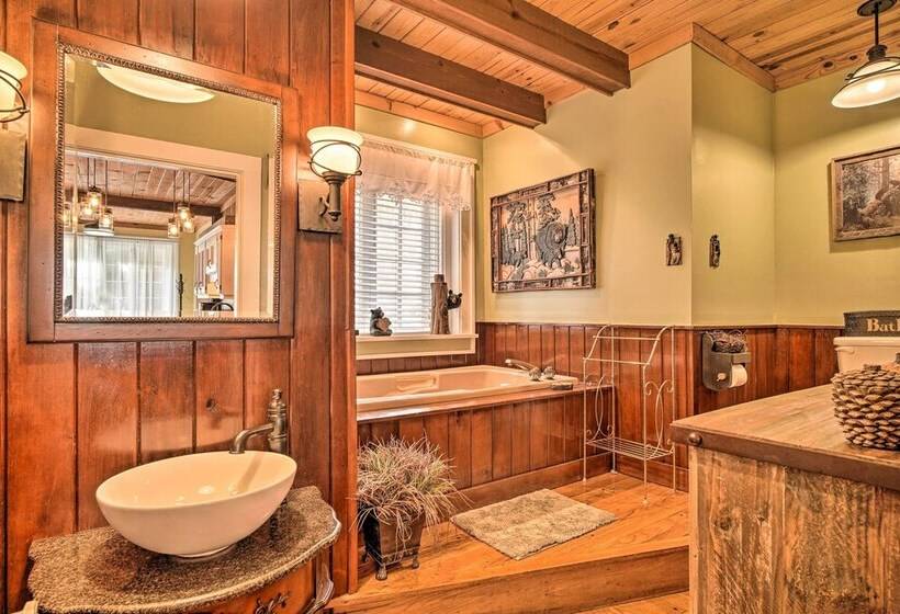 Tranquil Smoky Mountain Cabin W/ Porch & Fire Pit