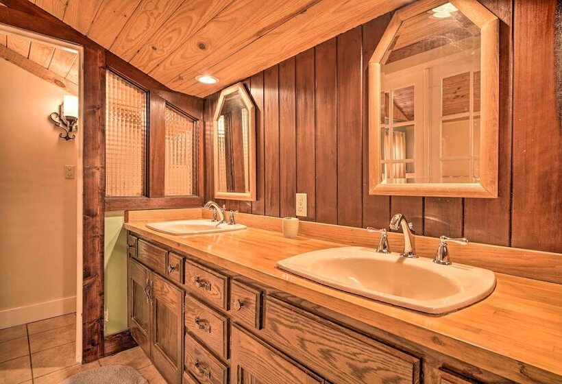 Tranquil Smoky Mountain Cabin W/ Porch & Fire Pit