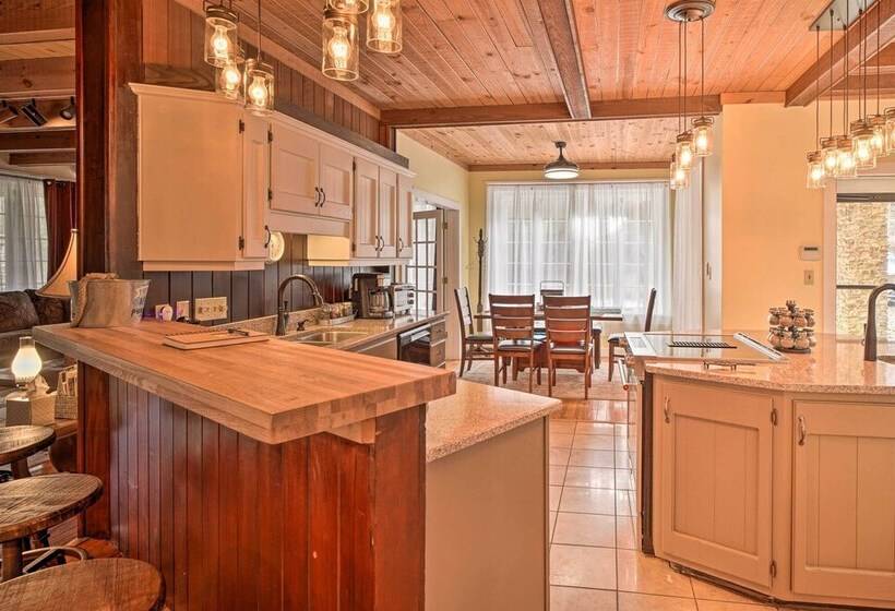 Tranquil Smoky Mountain Cabin W/ Porch & Fire Pit