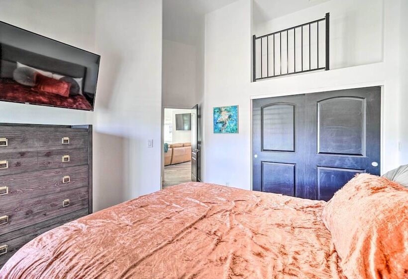 Spacious Parker House On The Colorado River!