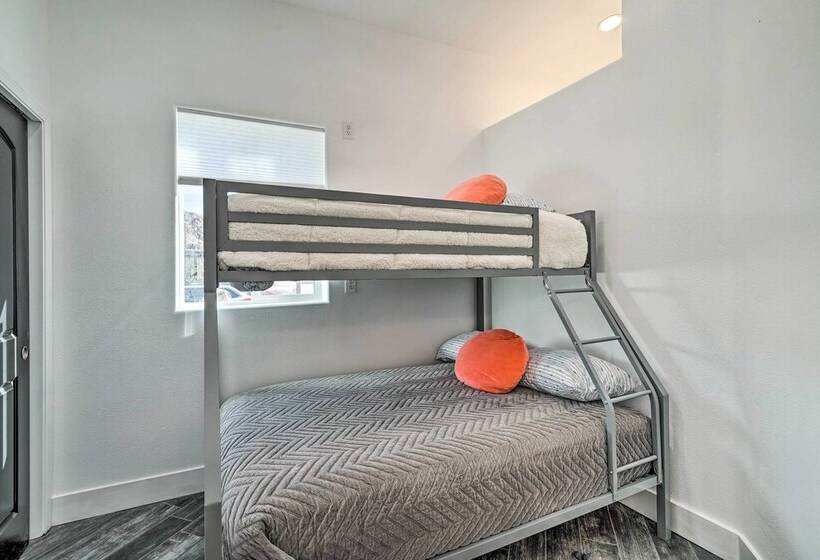 Spacious Parker House On The Colorado River!