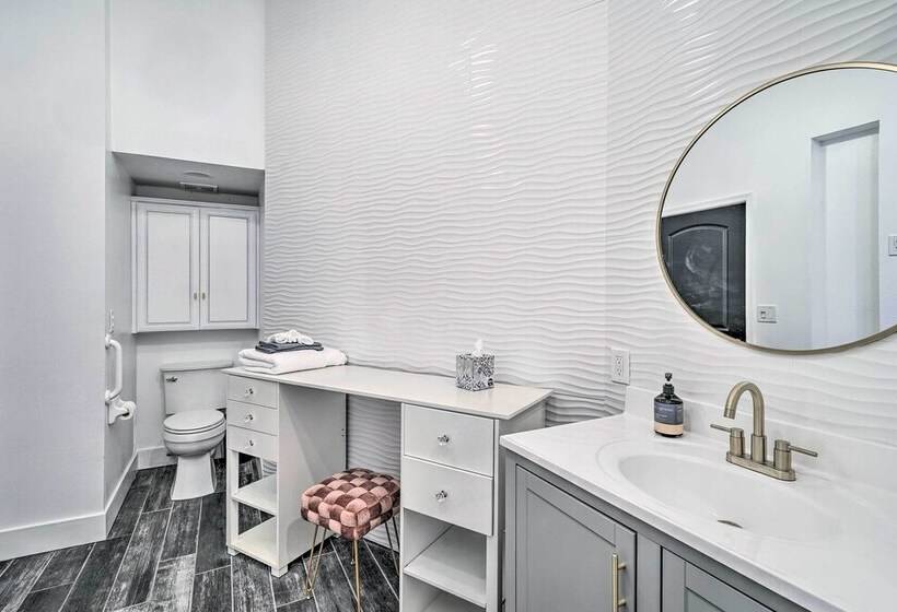 Spacious Parker House On The Colorado River!