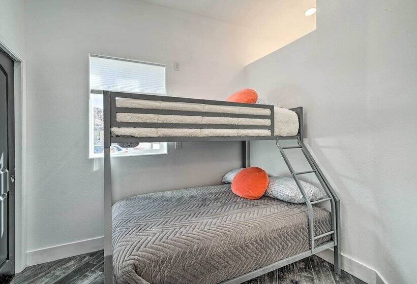 Spacious Parker House On The Colorado River!