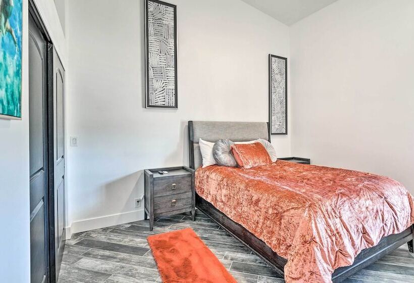 Spacious Parker House On The Colorado River!