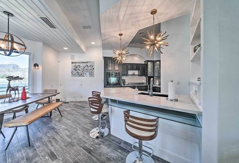 Spacious Parker House On The Colorado River!