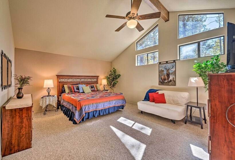 Spacious Cabin W/ Deck: 7 Mi To Show Low!