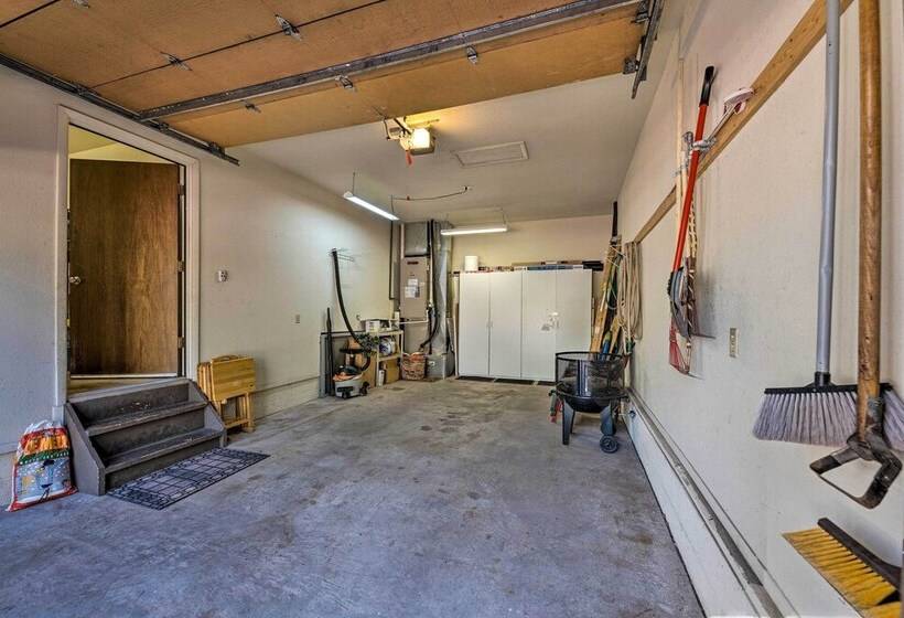 Spacious Cabin W/ Deck: 7 Mi To Show Low!