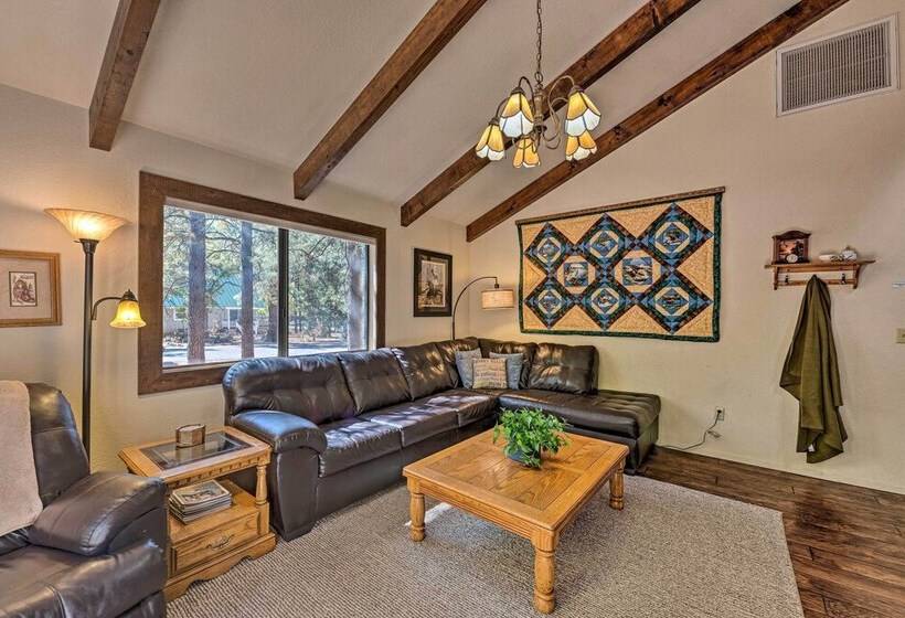 Spacious Cabin W/ Deck: 7 Mi To Show Low!