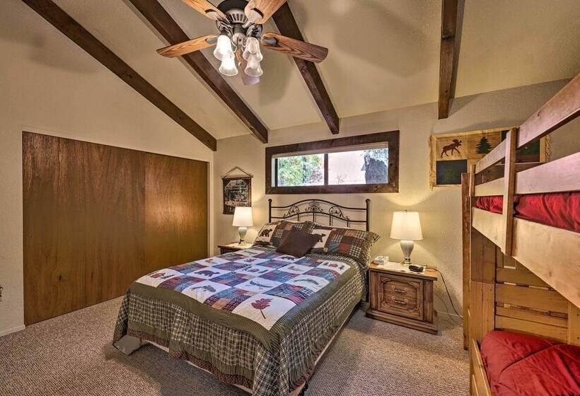 Spacious Cabin W/ Deck: 7 Mi To Show Low!