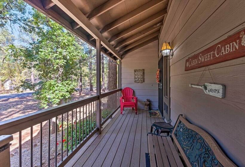 Spacious Cabin W/ Deck: 7 Mi To Show Low!