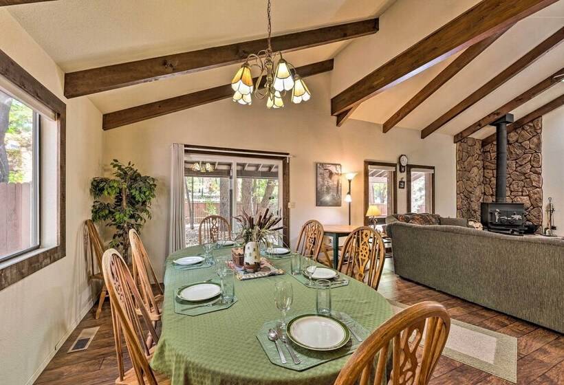 Spacious Cabin W/ Deck: 7 Mi To Show Low!