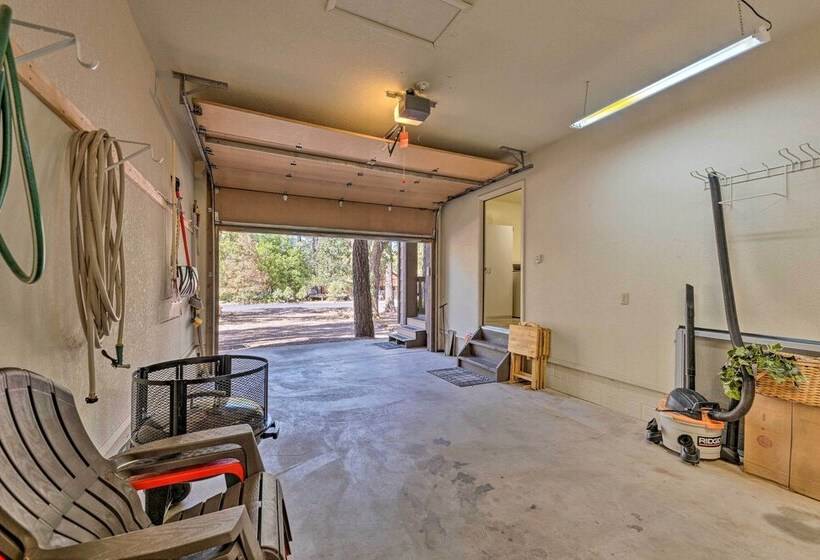 Spacious Cabin W/ Deck: 7 Mi To Show Low!