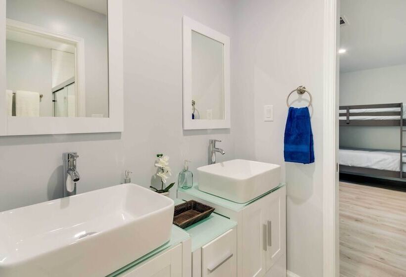 Spacious San Jacinto River Home W/ Waterfront Deck